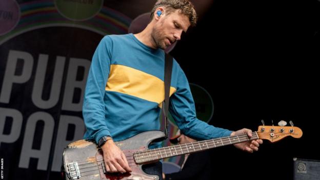 Kaiser Chiefs bassist Simon Rix